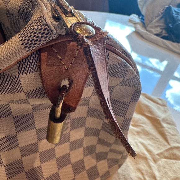 Louis Vuitton Speedy 30 in Damier Azur - Picture 4 of 10